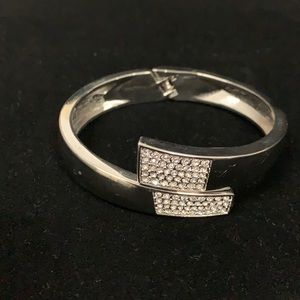 GUC Lia Sophia hinged Bracelet in silver